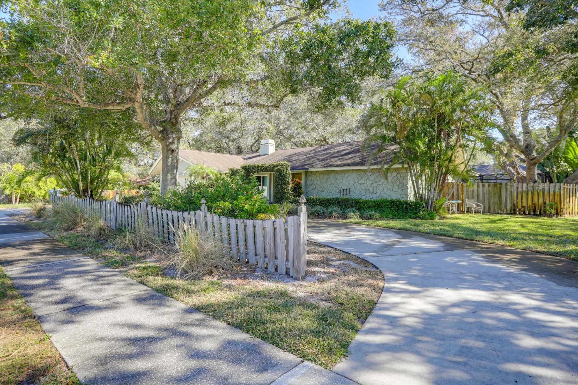 Prime Largo Vacation Rental With Lanai And Pool! Exterior photo